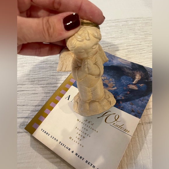 SELLING ALL 3 ANGELS STATUES & BOOK - Picture 10 of 12